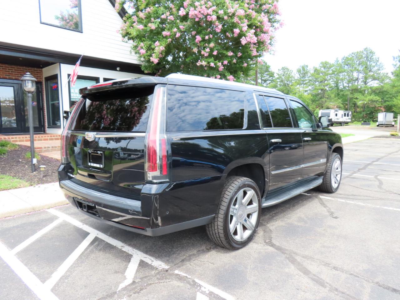 Cadillac Escalade ESV Luxury 4WD 2017