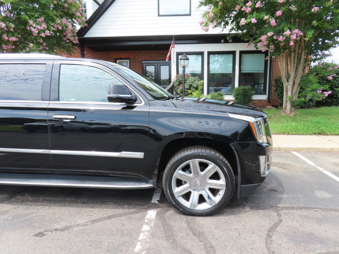 Cadillac Escalade ESV Luxury 4WD 2017