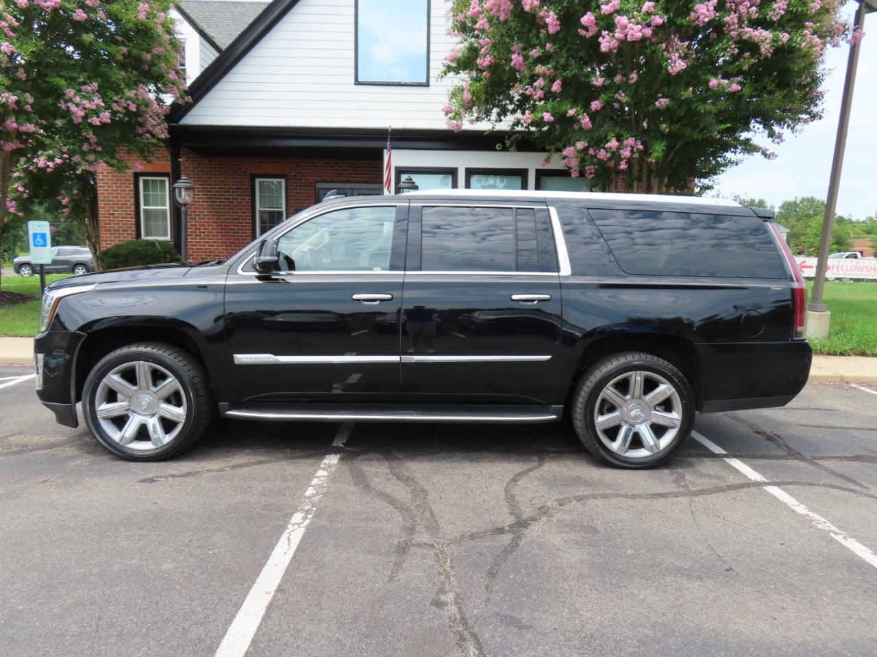 Cadillac Escalade ESV Luxury 4WD 2017