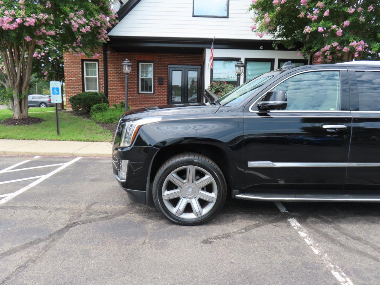 Cadillac Escalade ESV Luxury 4WD 2017
