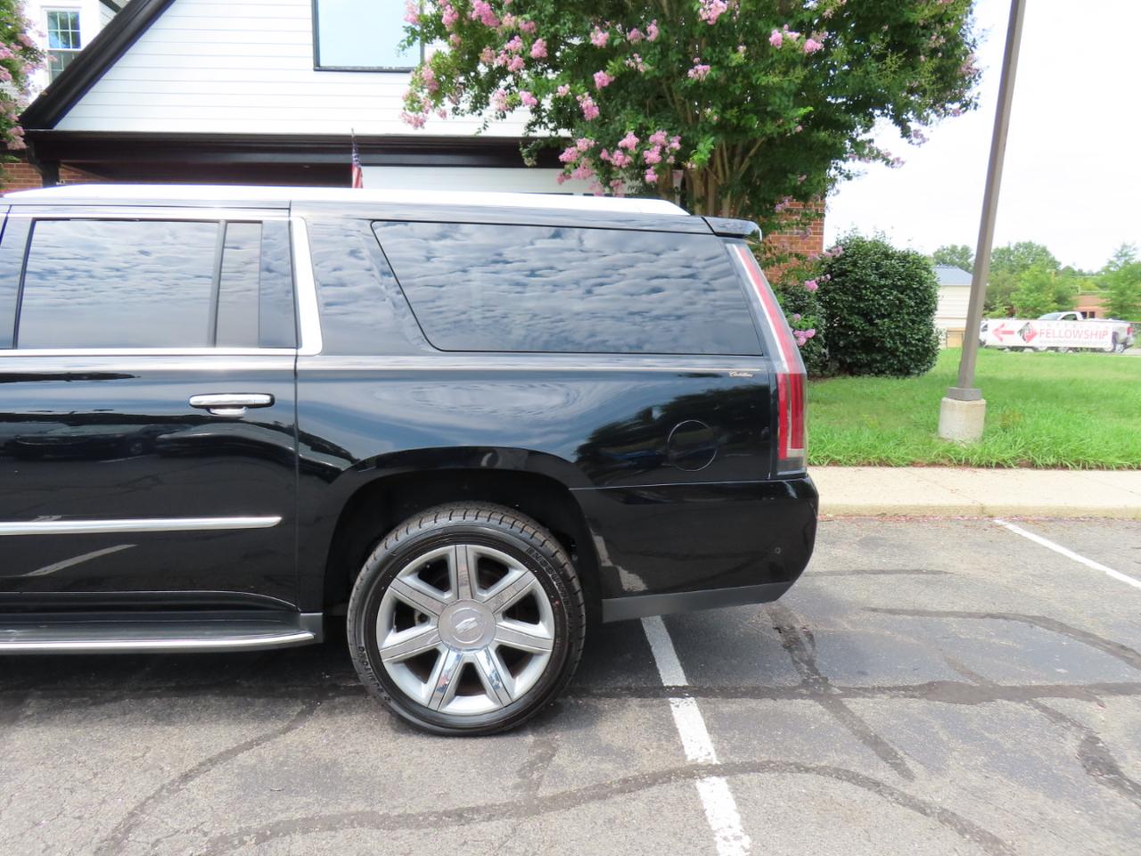Cadillac Escalade ESV Luxury 4WD 2017