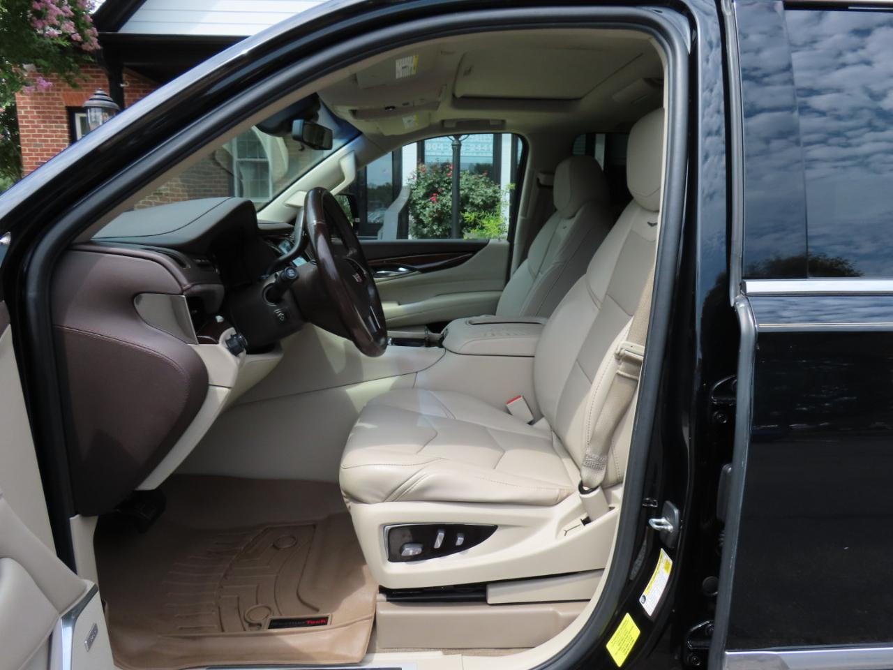 Cadillac Escalade ESV Luxury 4WD 2017