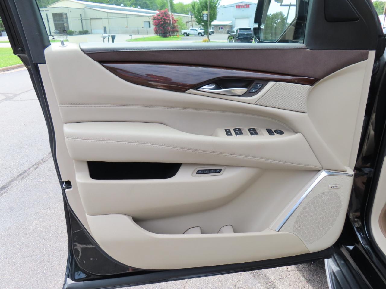 Cadillac Escalade ESV Luxury 4WD 2017