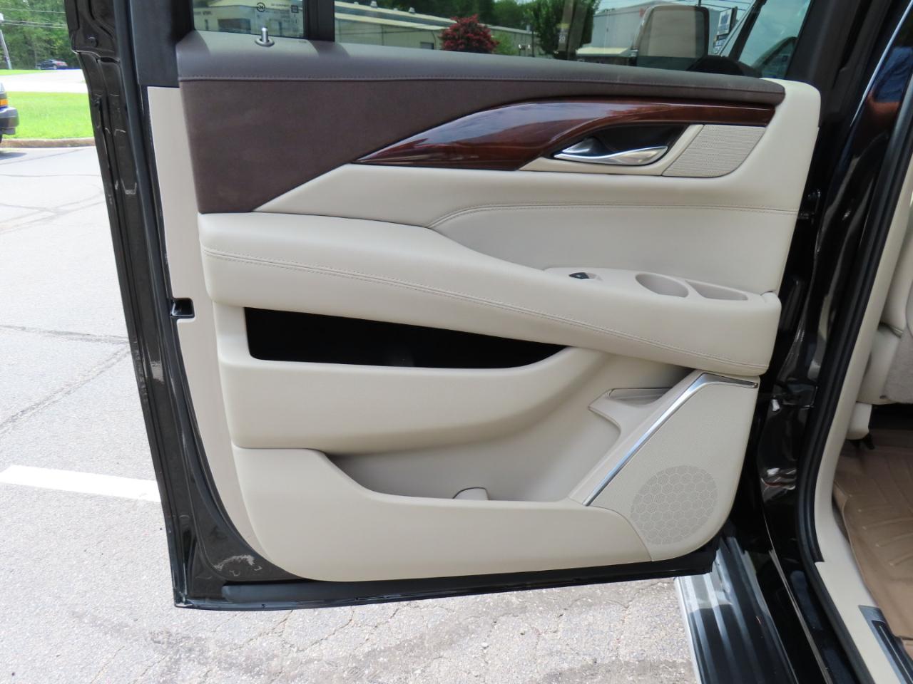 Cadillac Escalade ESV Luxury 4WD 2017