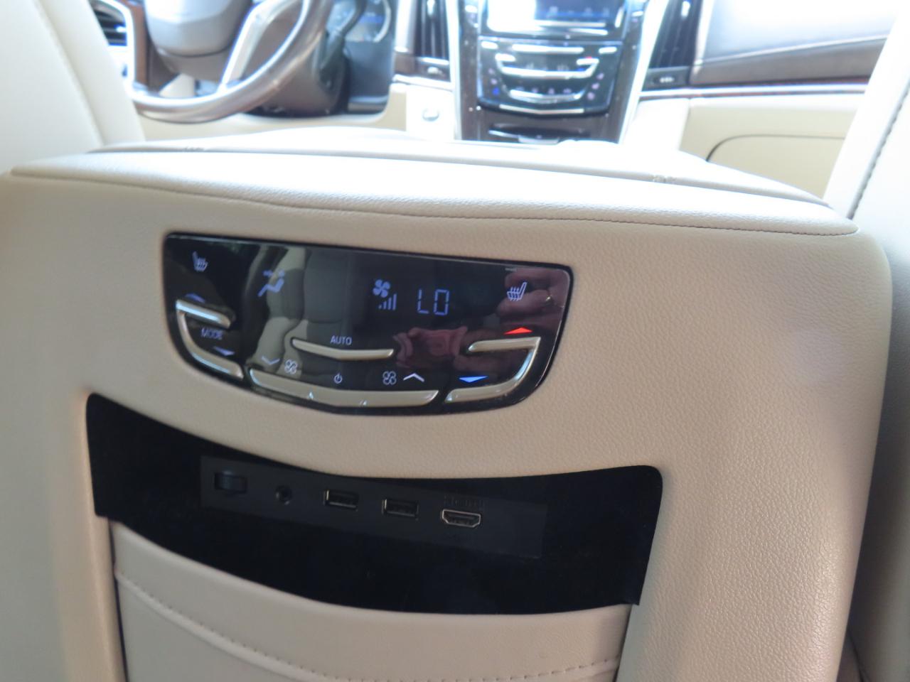 Cadillac Escalade ESV Luxury 4WD 2017