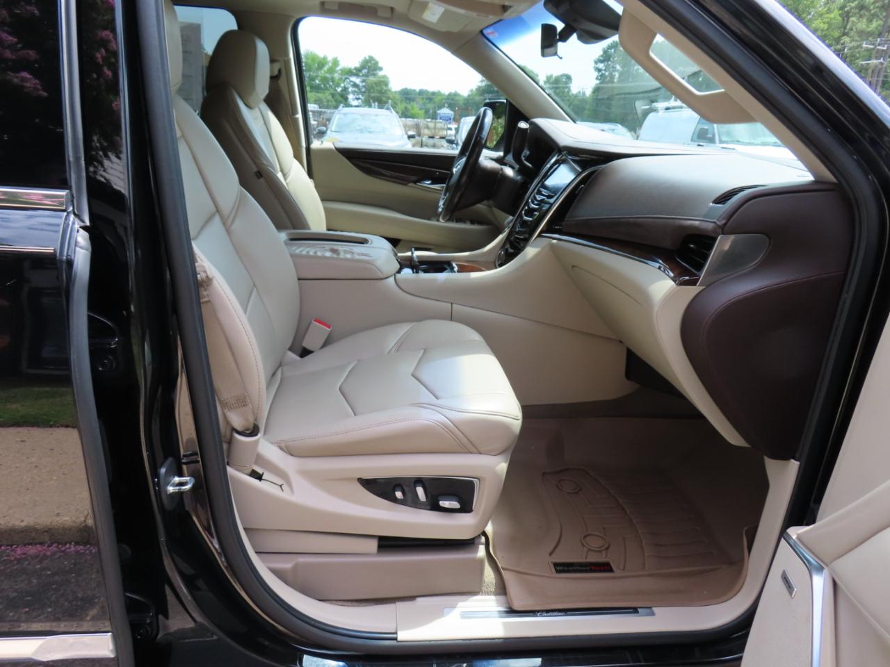 Cadillac Escalade ESV Luxury 4WD 2017