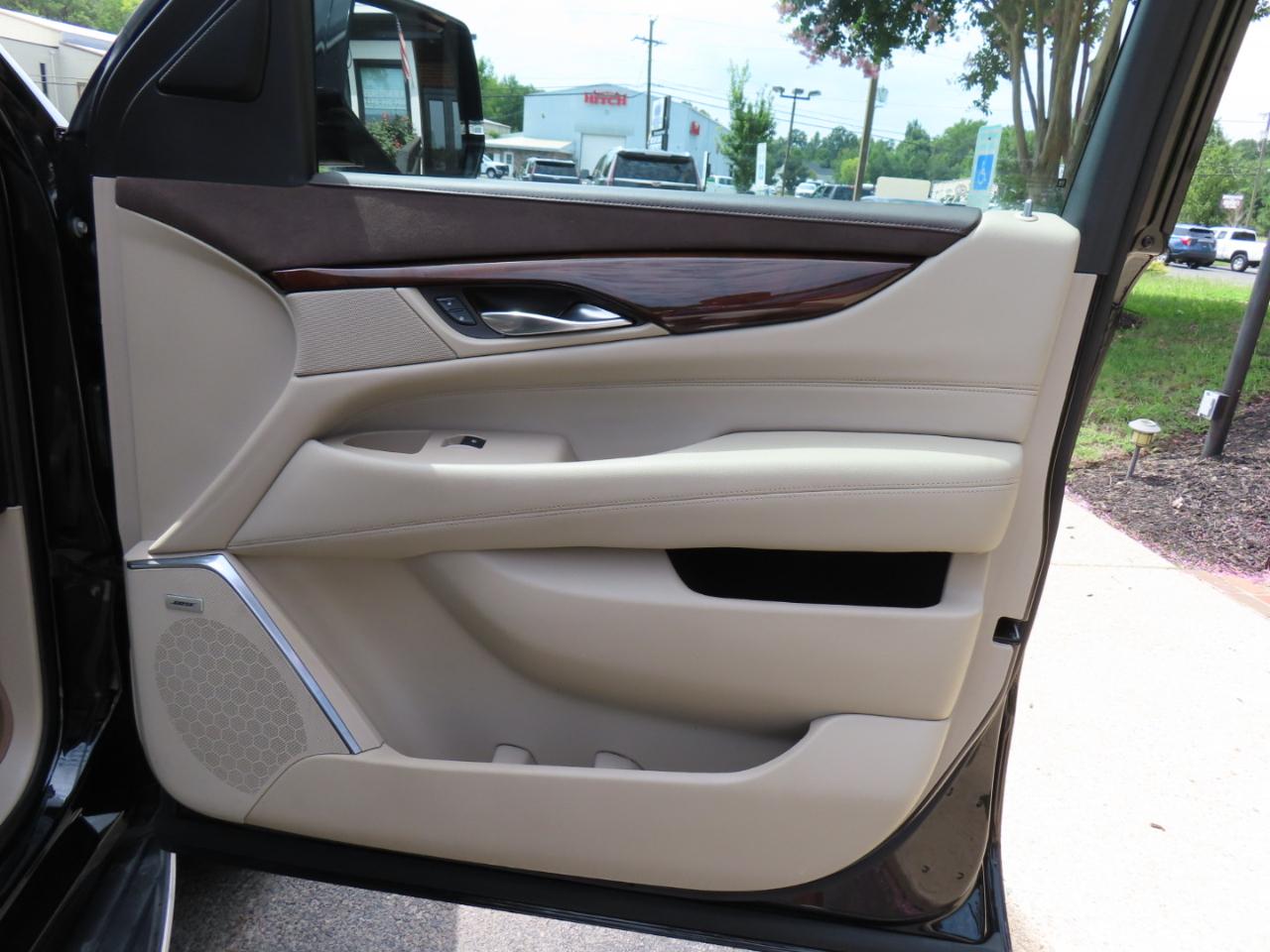 Cadillac Escalade ESV Luxury 4WD 2017