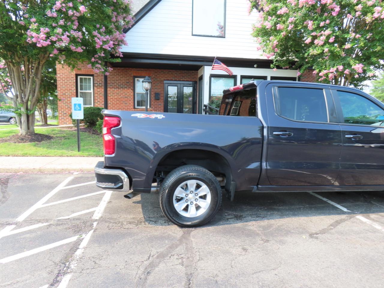 Chevrolet Silverado 1500 LT Crew Cab 4WD 2023