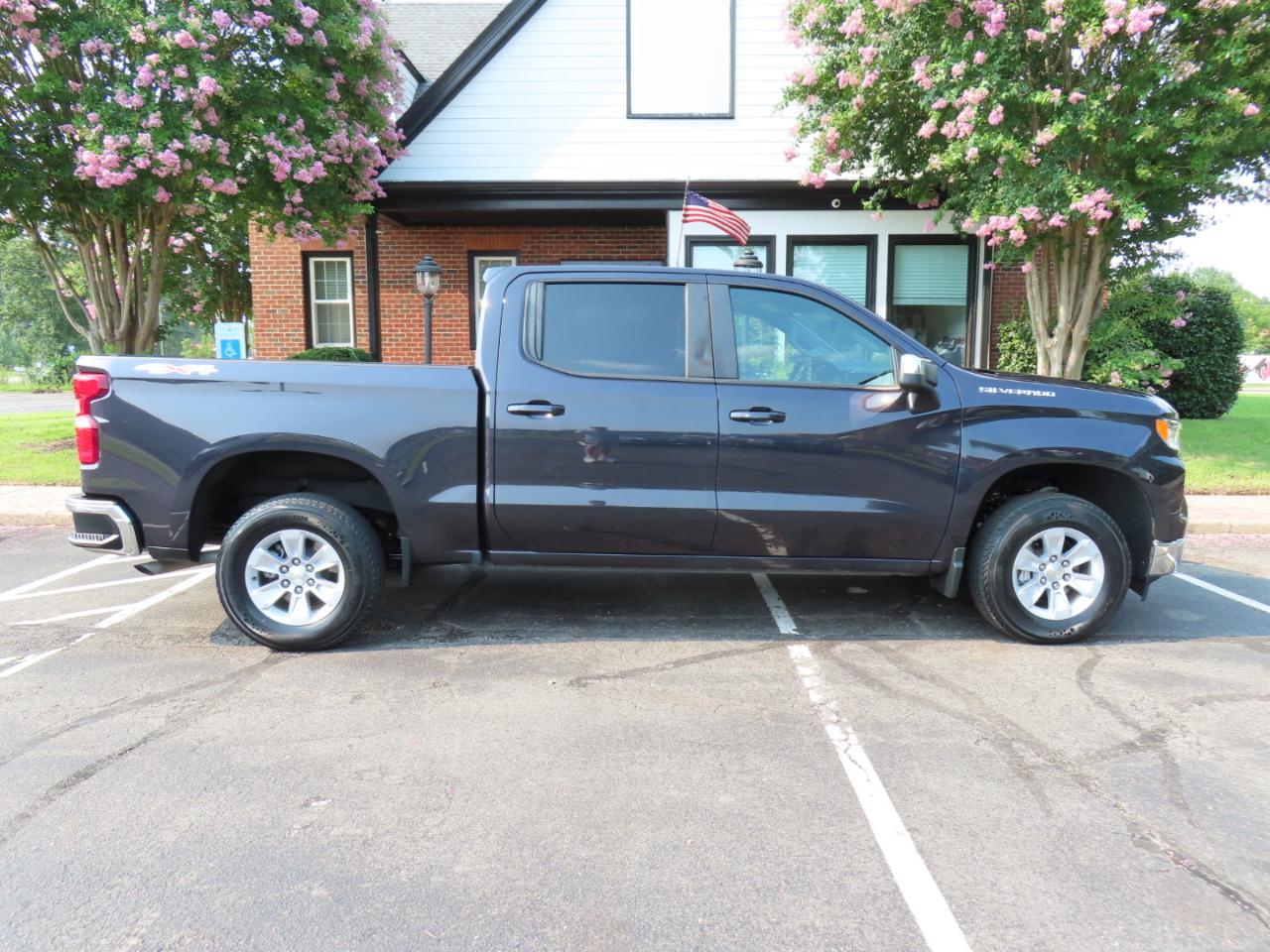 Chevrolet Silverado 1500 LT Crew Cab 4WD 2023