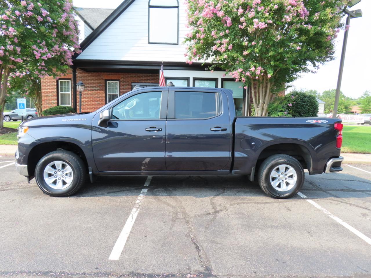 Chevrolet Silverado 1500 LT Crew Cab 4WD 2023