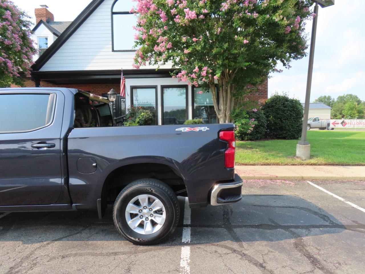 Chevrolet Silverado 1500 LT Crew Cab 4WD 2023
