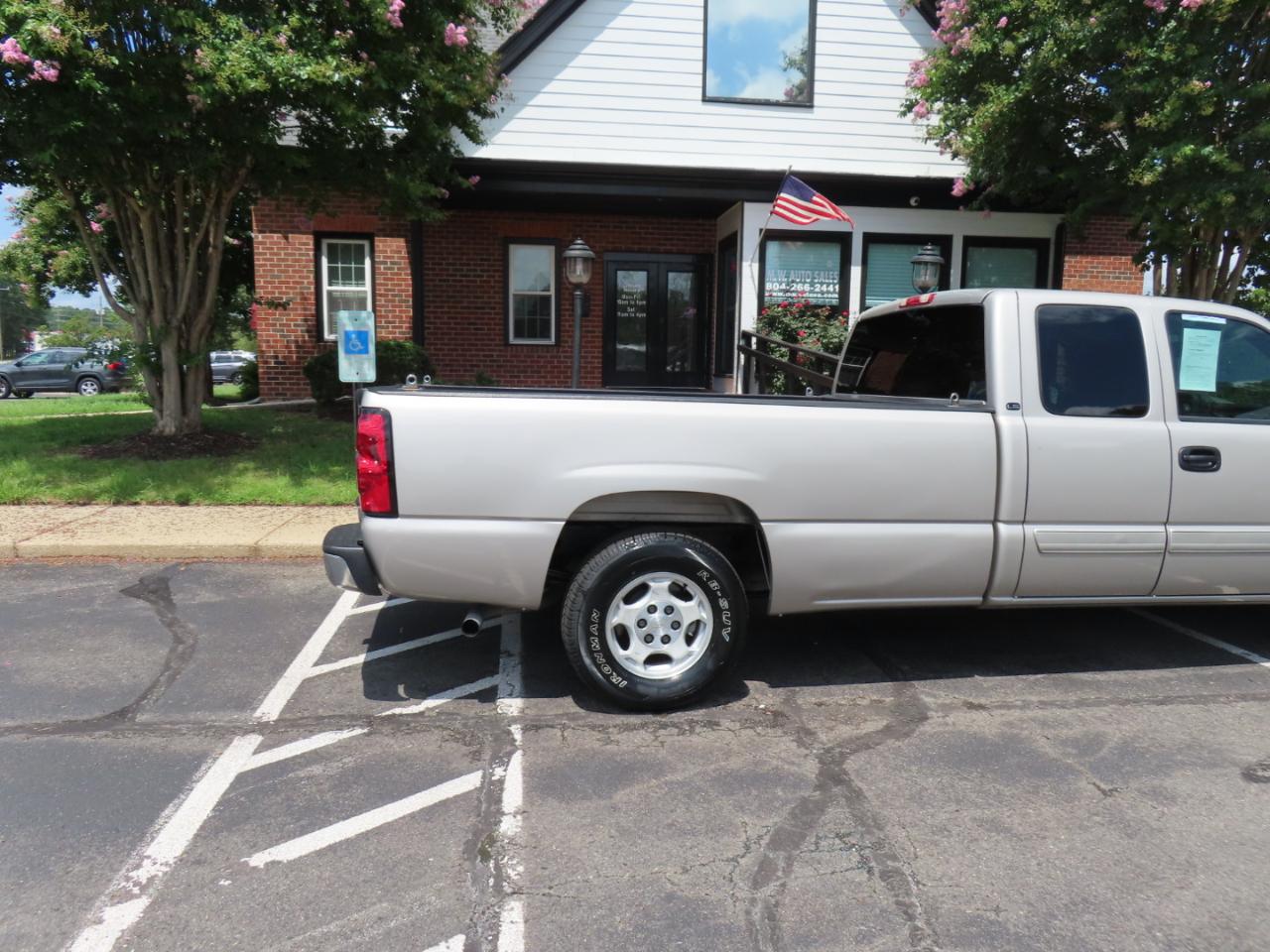 Chevrolet Silverado 1500 LS Ext. Cab Short Bed 2WD 2004