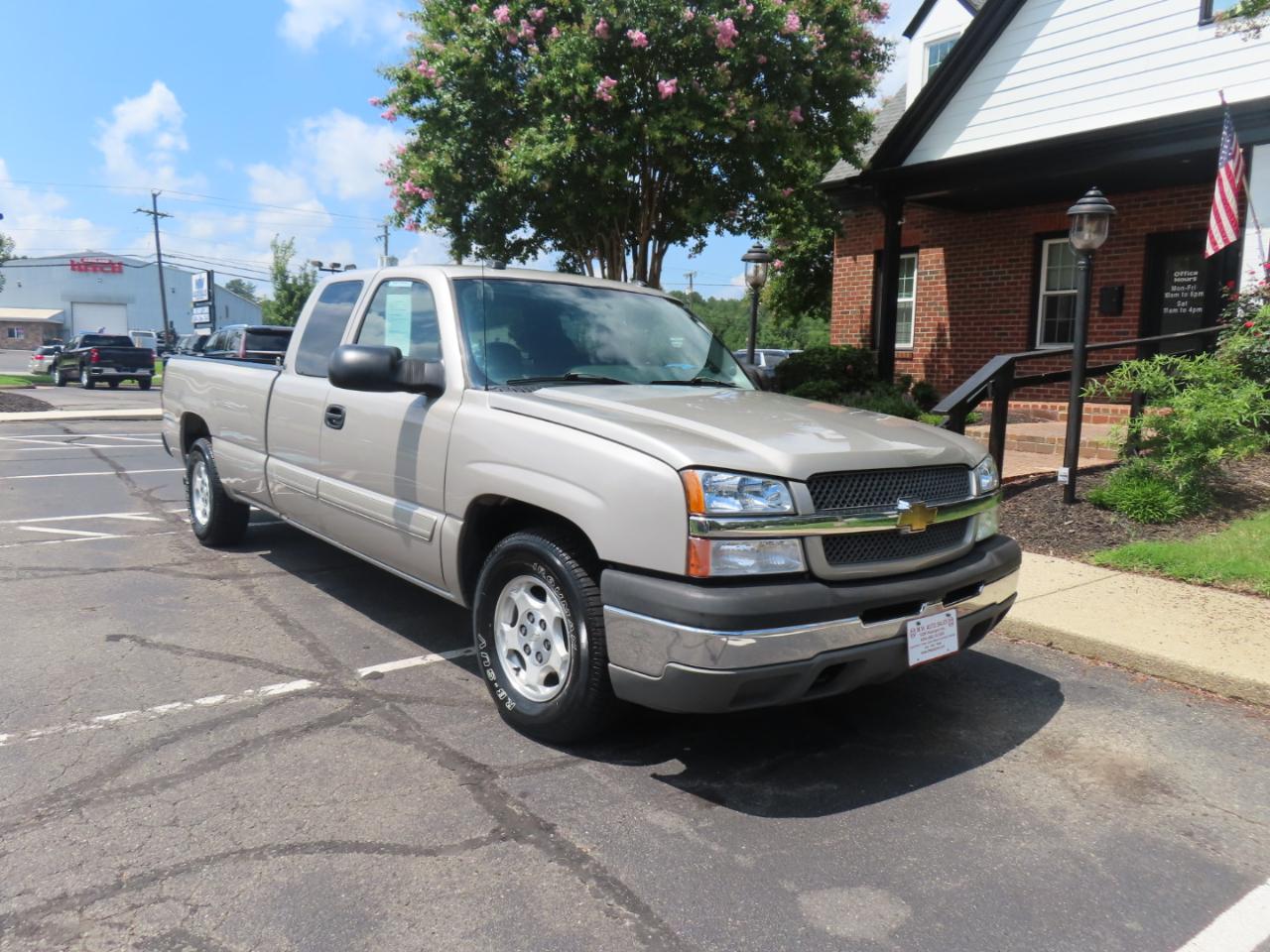 Chevrolet Silverado 1500 LS Ext. Cab Short Bed 2WD 2004