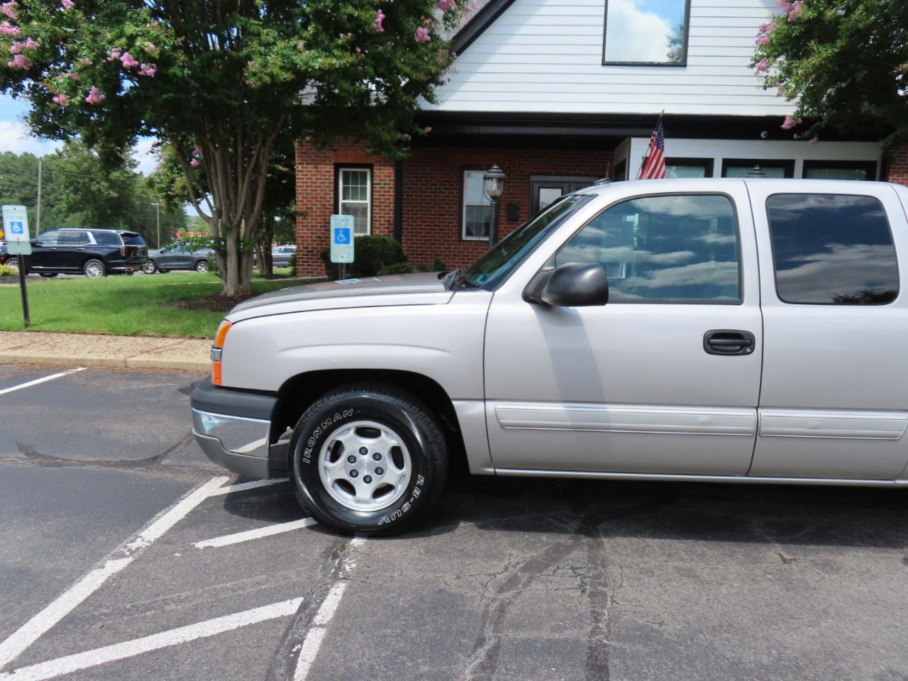 Chevrolet Silverado 1500 LS Ext. Cab Short Bed 2WD 2004