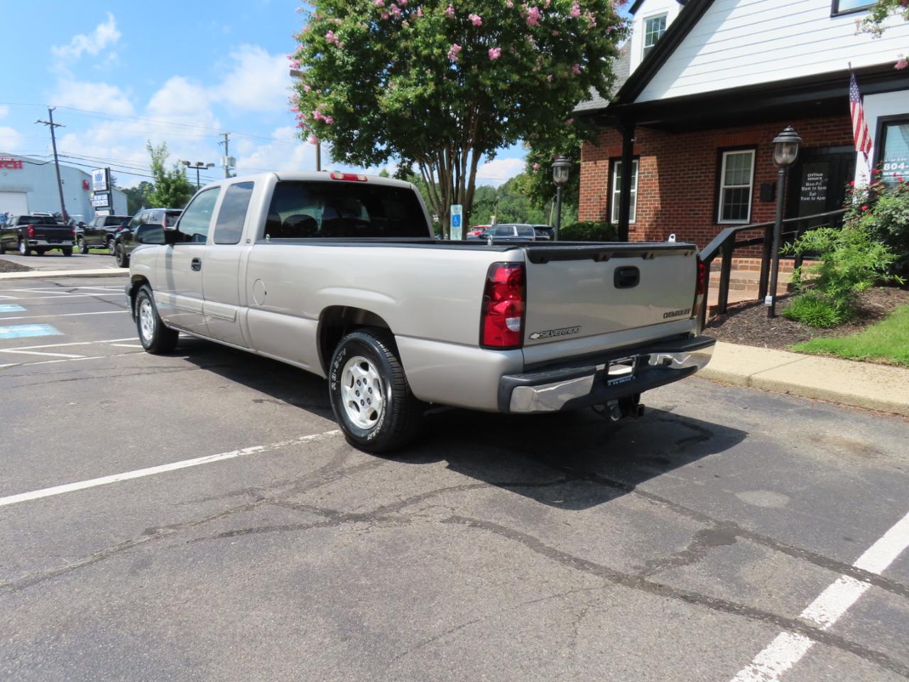 Chevrolet Silverado 1500 LS Ext. Cab Short Bed 2WD 2004
