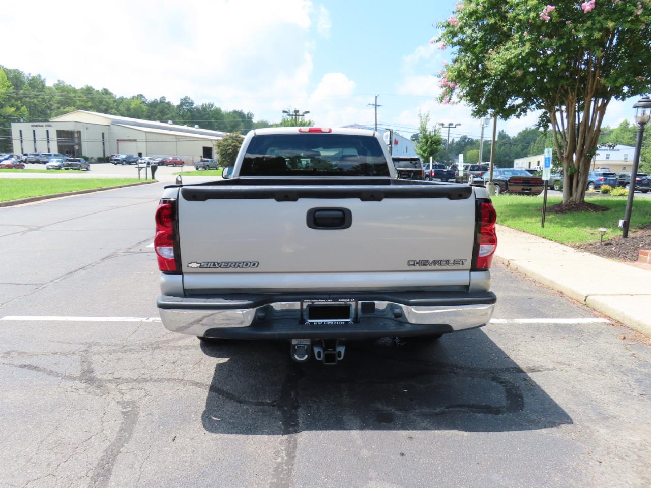 Chevrolet Silverado 1500 LS Ext. Cab Short Bed 2WD 2004