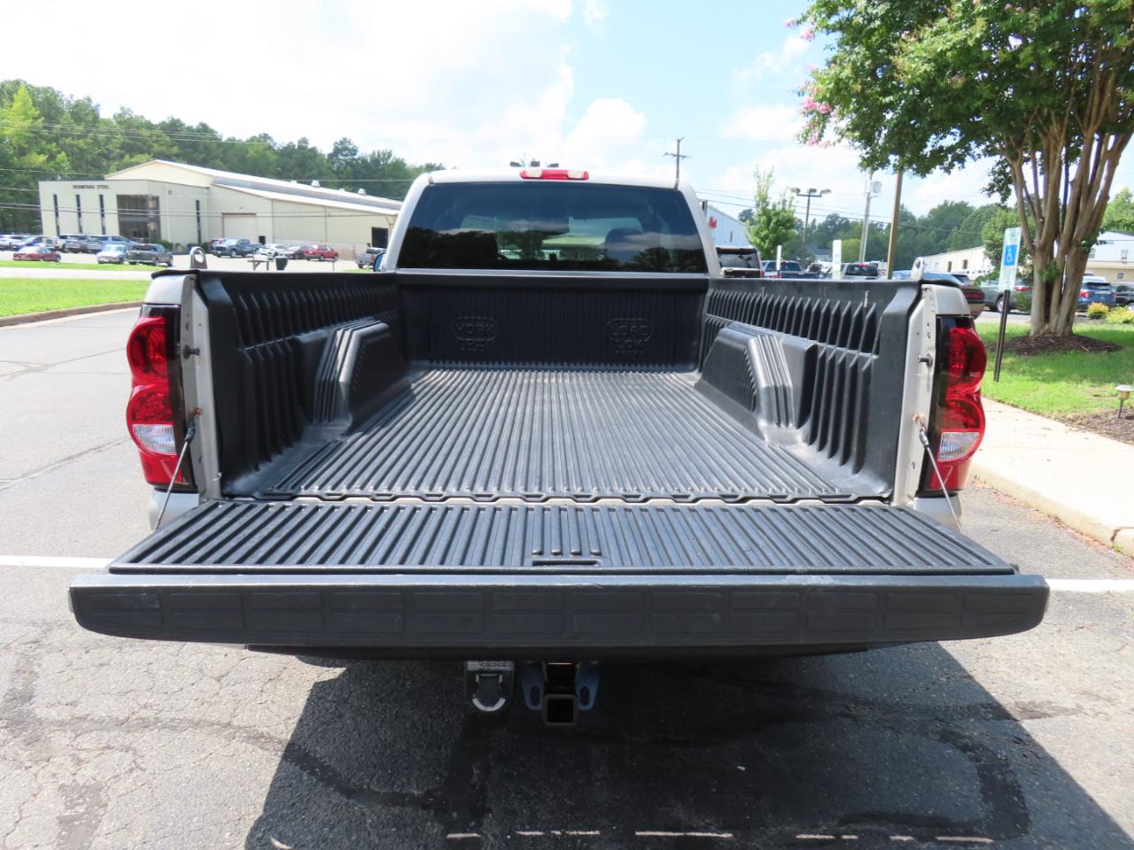Chevrolet Silverado 1500 LS Ext. Cab Short Bed 2WD 2004