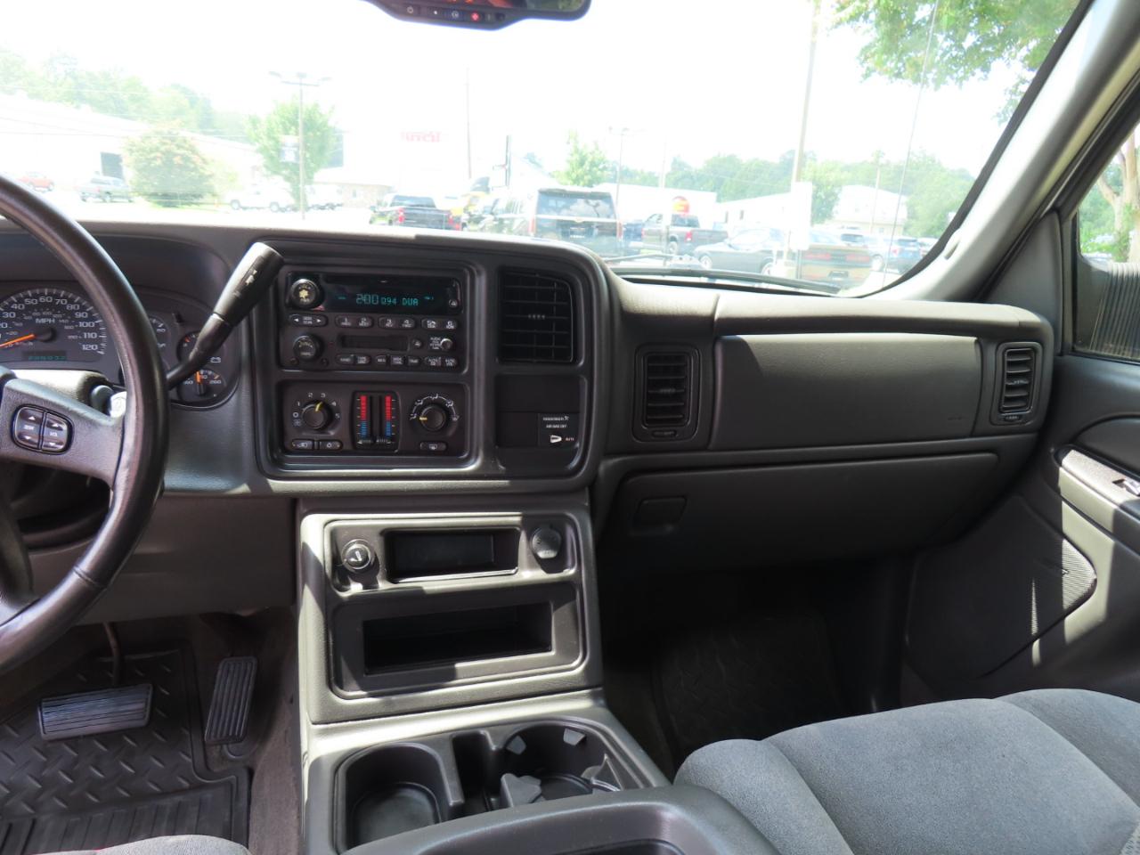 Chevrolet Silverado 1500 LS Ext. Cab Short Bed 2WD 2004