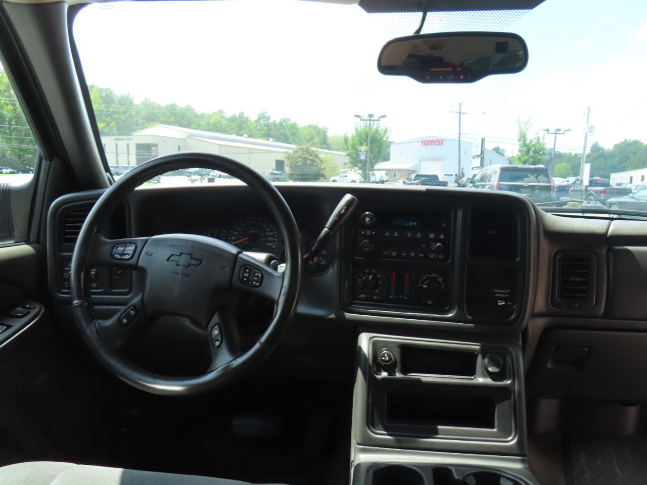 Chevrolet Silverado 1500 LS Ext. Cab Short Bed 2WD 2004