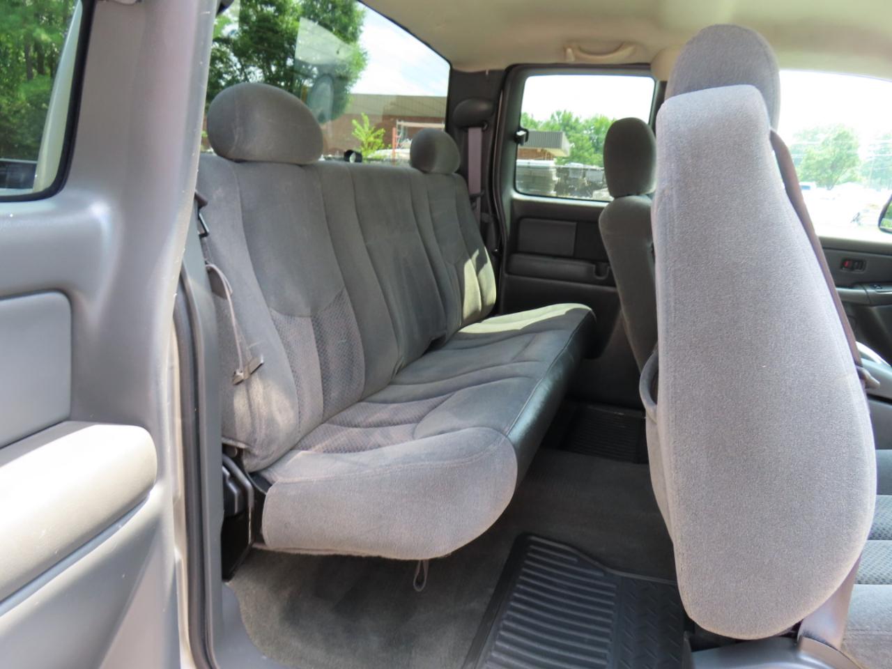 Chevrolet Silverado 1500 LS Ext. Cab Short Bed 2WD 2004