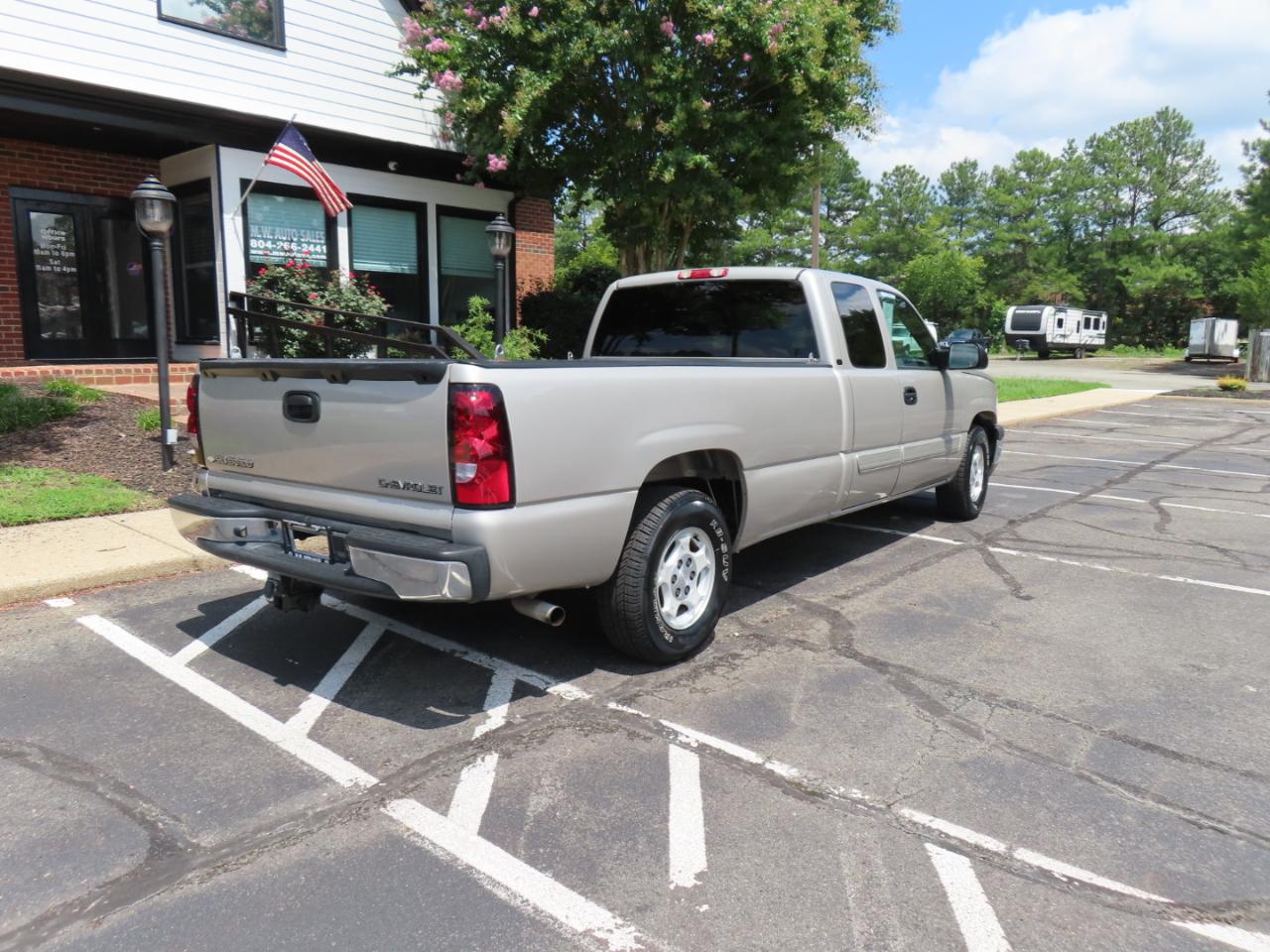 Chevrolet Silverado 1500 LS Ext. Cab Short Bed 2WD 2004