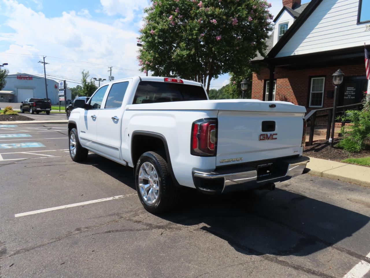 GMC Sierra 1500 SLT Crew Cab Long Box 2WD 2017