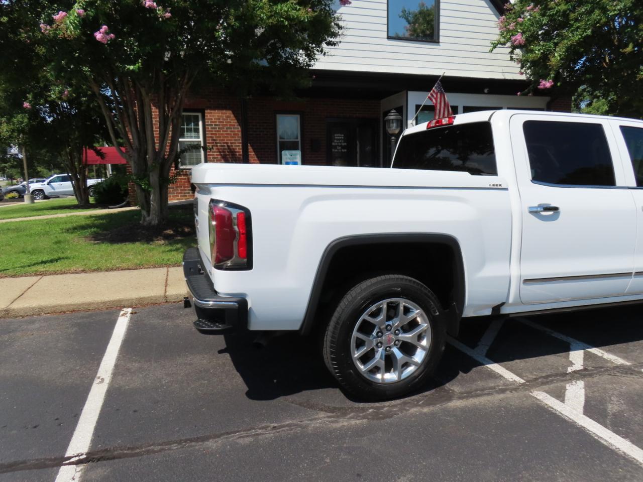 GMC Sierra 1500 SLT Crew Cab Long Box 2WD 2017