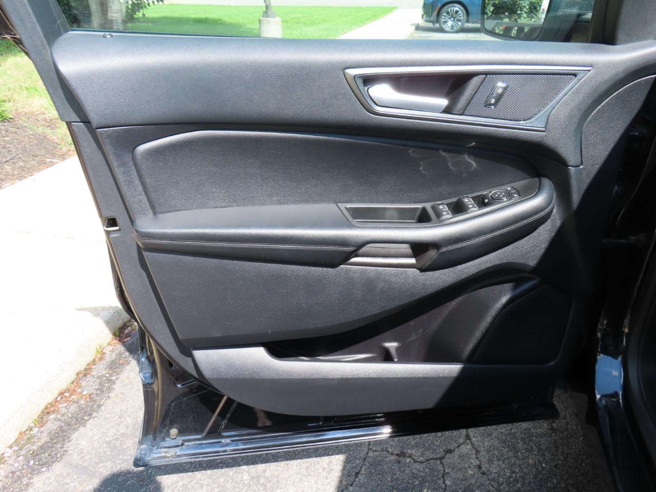 Ford Edge SE FWD 2021