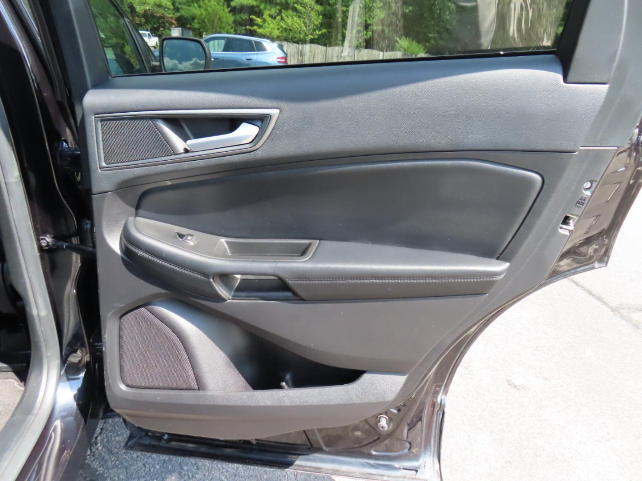 Ford Edge SE FWD 2021
