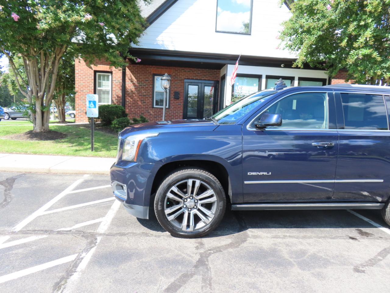 GMC Yukon Denali 4WD 2019