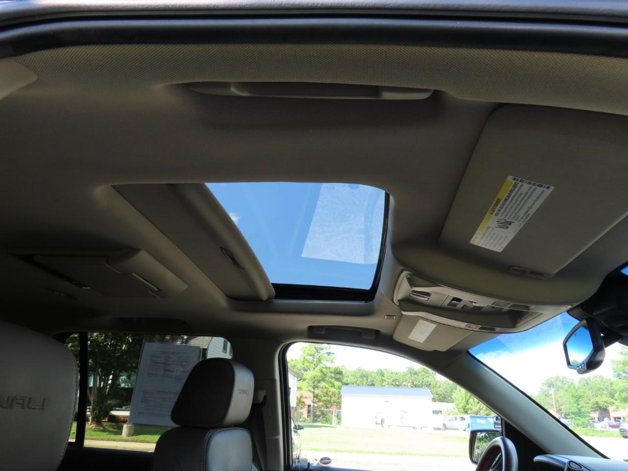 GMC Yukon Denali 4WD 2019