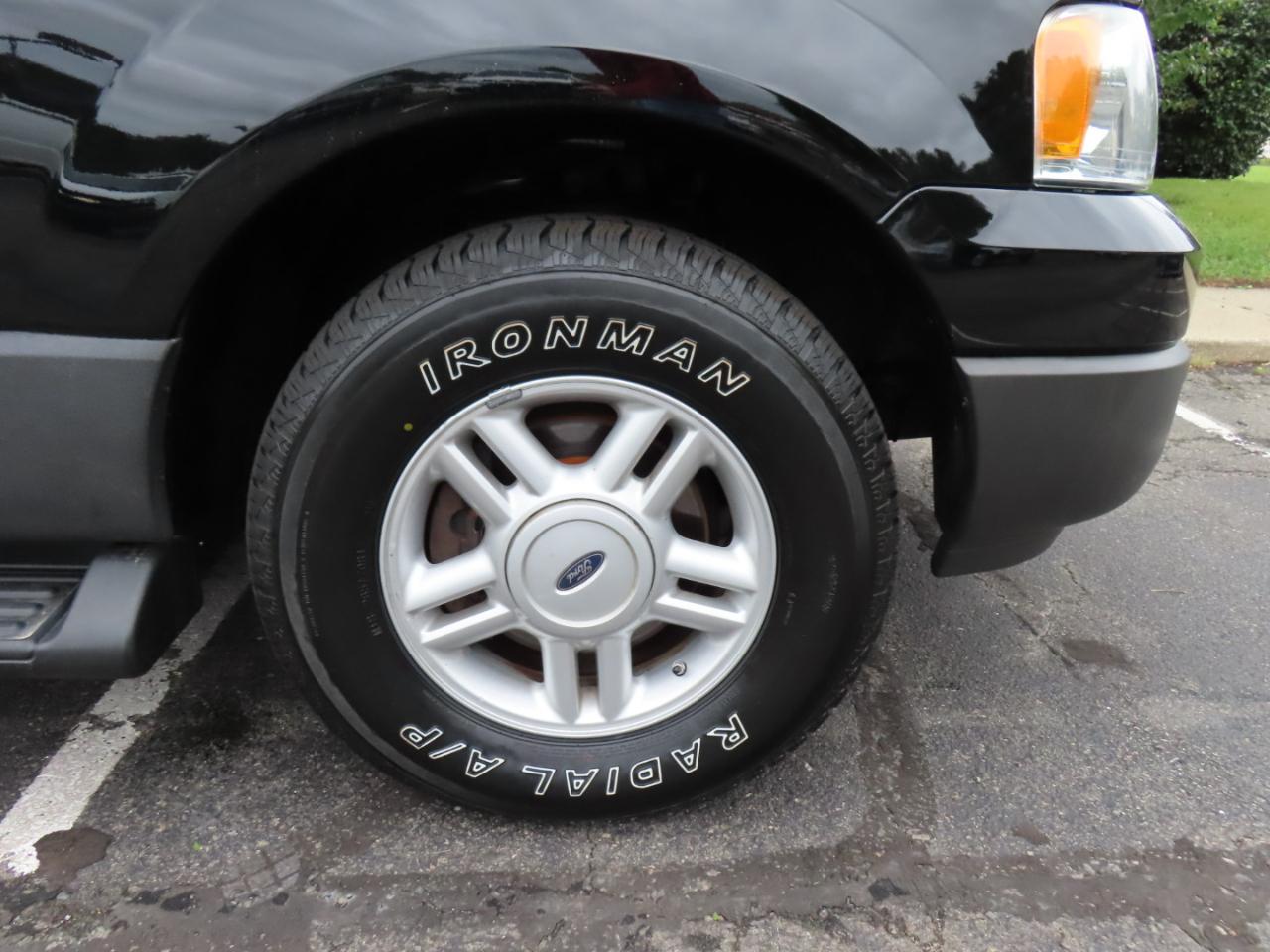 Ford Expedition XLT 4.6L 4WD 2004