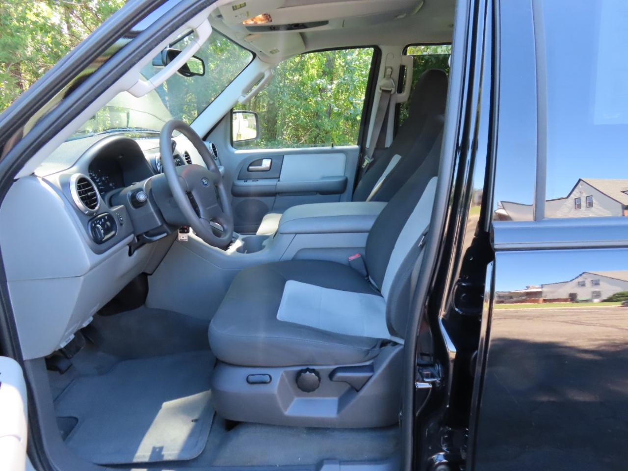 Ford Expedition XLT 4.6L 4WD 2004
