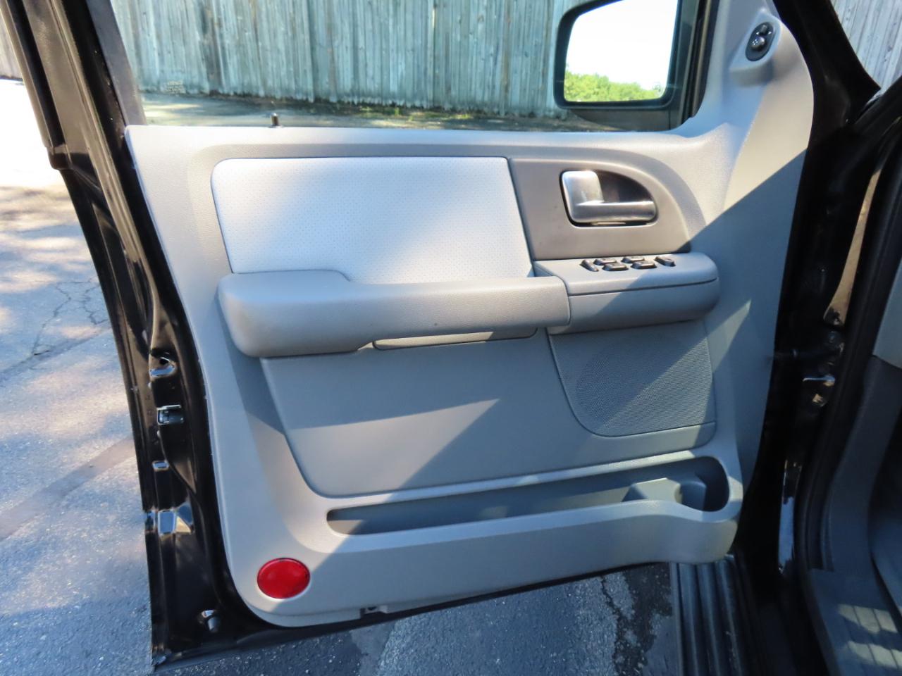 Ford Expedition XLT 4.6L 4WD 2004