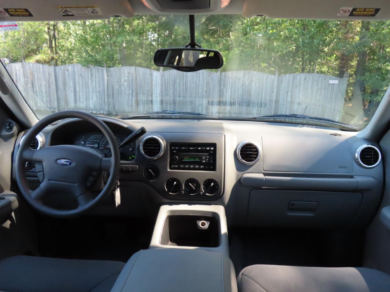 Ford Expedition XLT 4.6L 4WD 2004