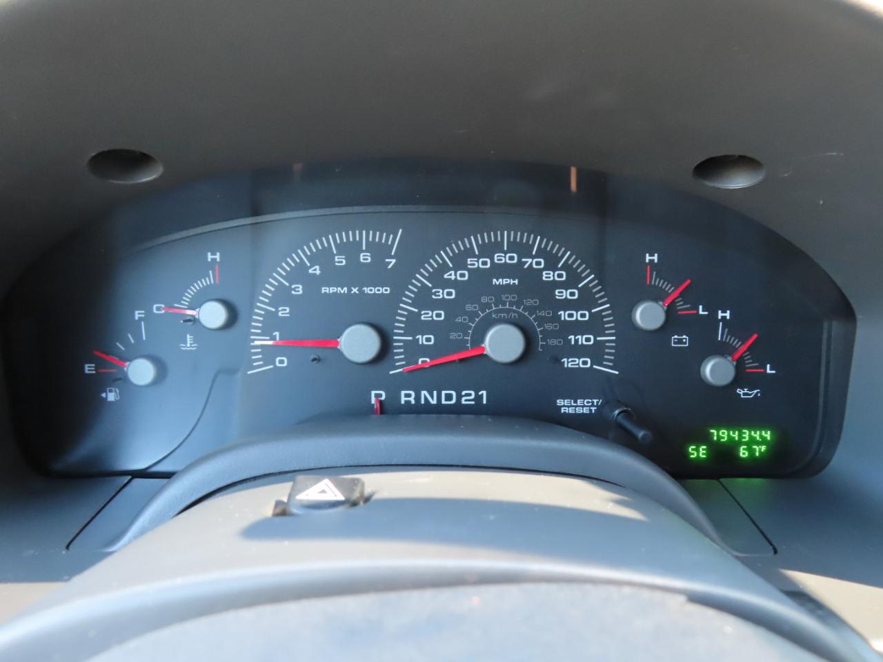 Ford Expedition XLT 4.6L 4WD 2004