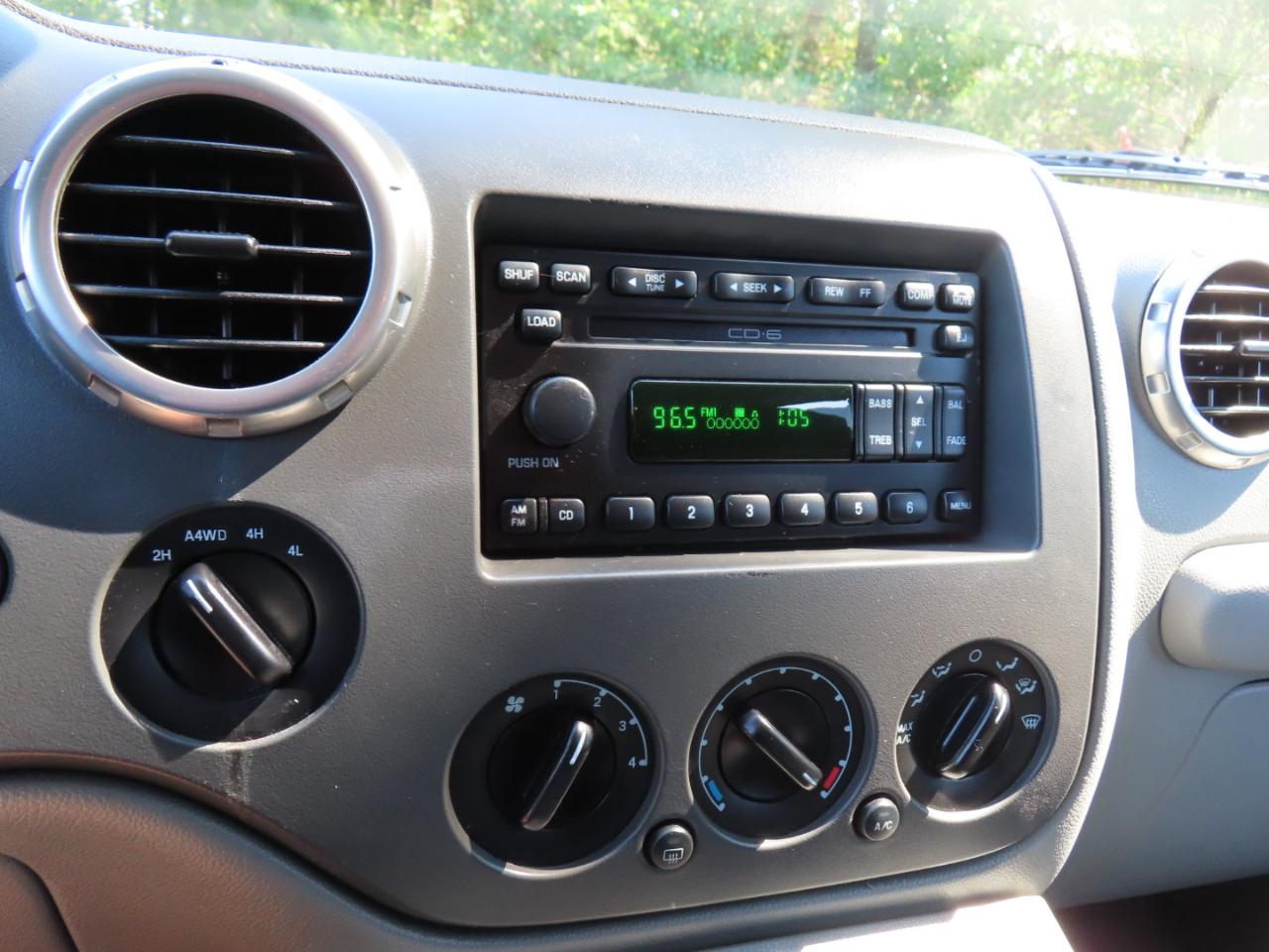 Ford Expedition XLT 4.6L 4WD 2004