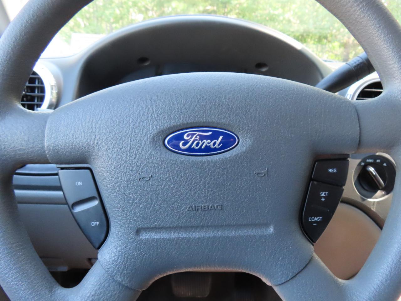 Ford Expedition XLT 4.6L 4WD 2004