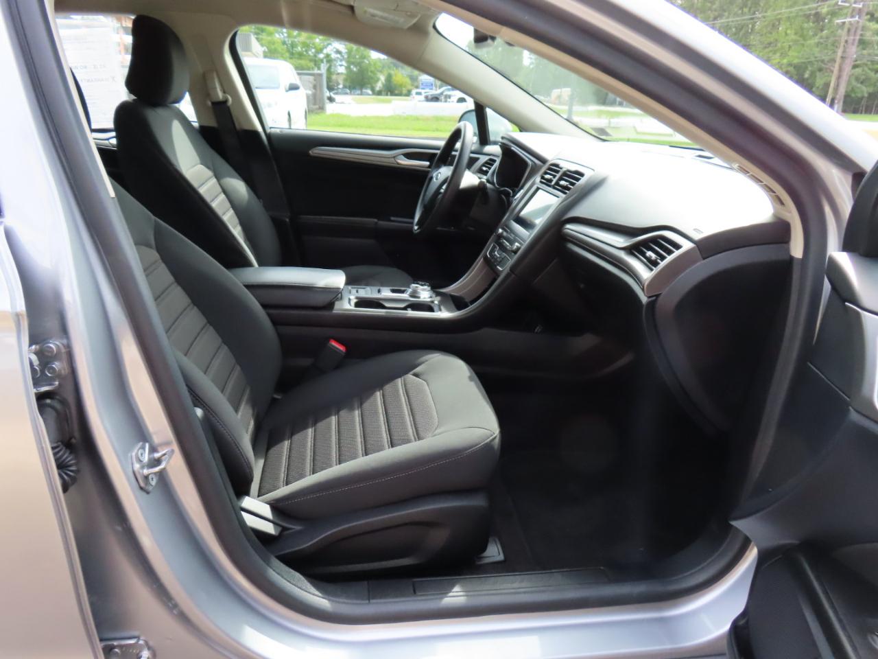 Ford Fusion SE 2020