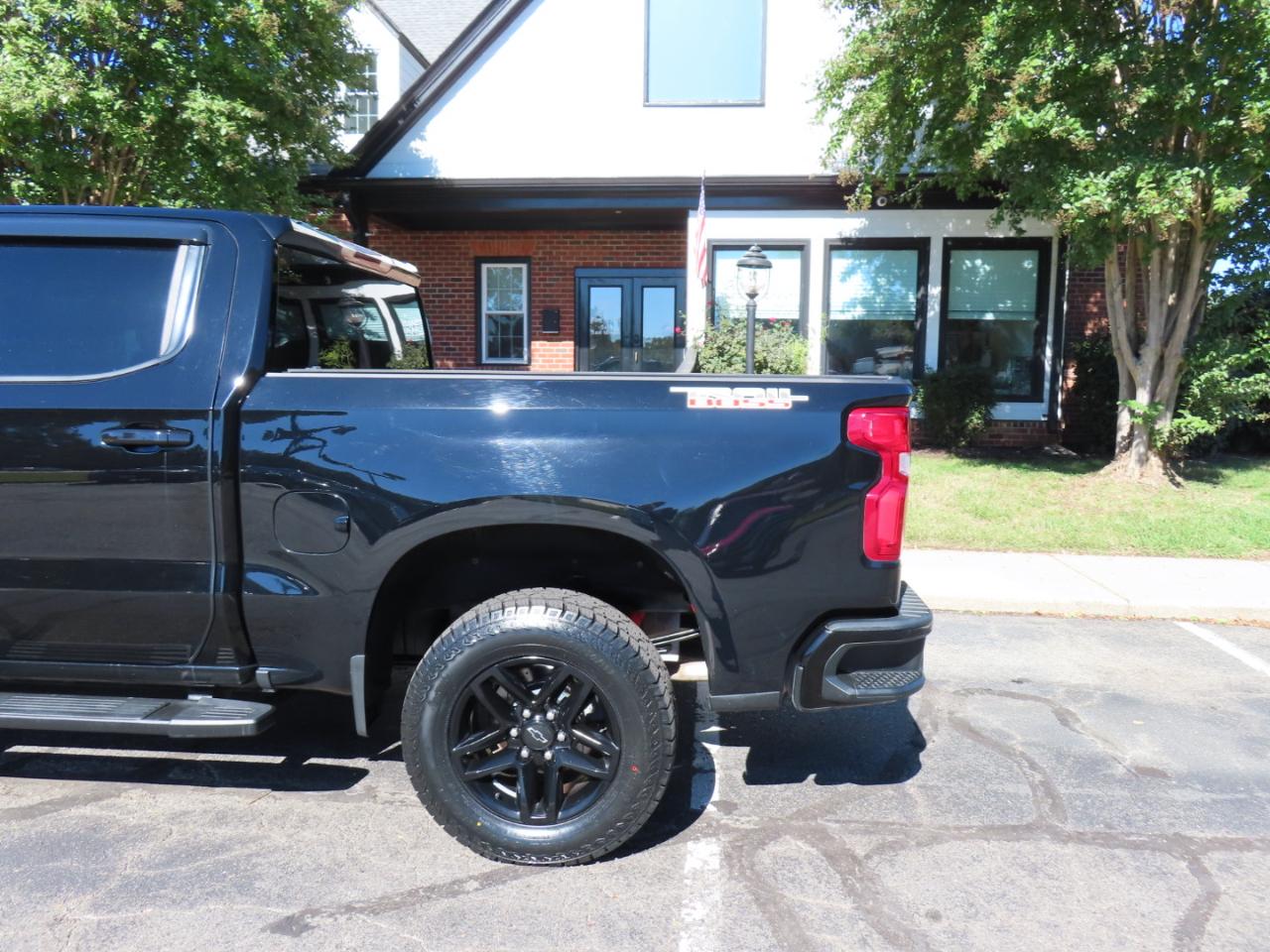 Chevrolet Silverado 1500 Custom Trail Boss Crew Cab Short Box 4WD 2020