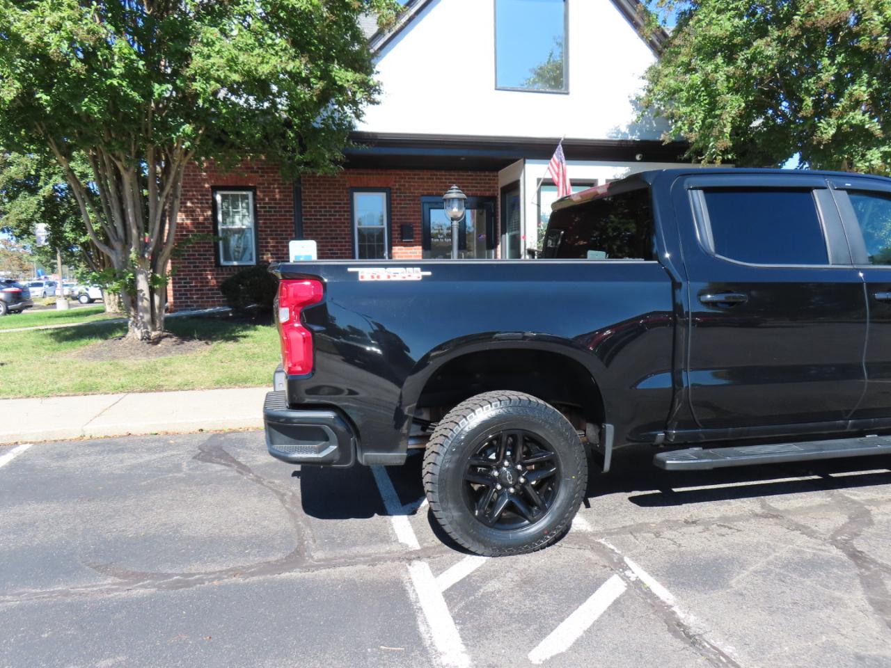 Chevrolet Silverado 1500 Custom Trail Boss Crew Cab Short Box 4WD 2020