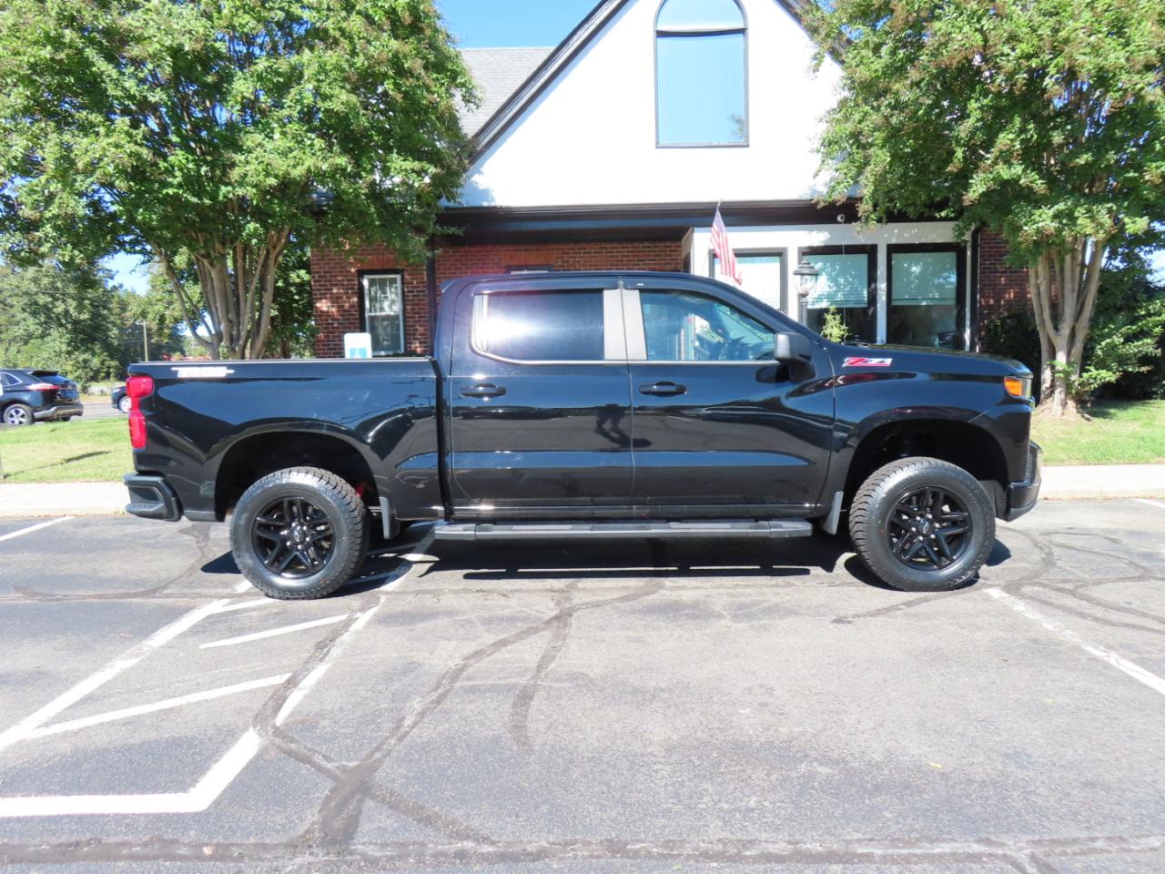Chevrolet Silverado 1500 Custom Trail Boss Crew Cab Short Box 4WD 2020