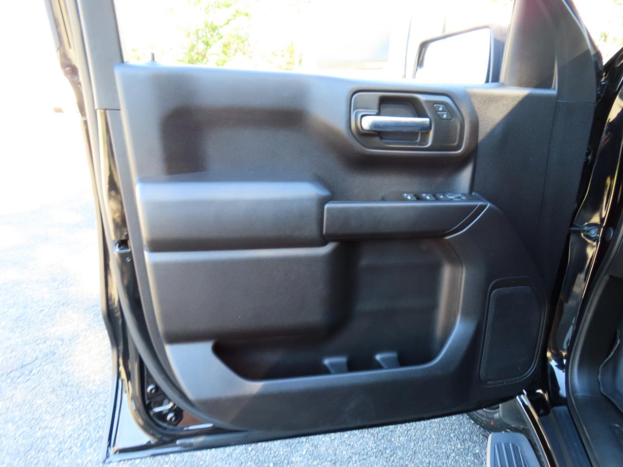 Chevrolet Silverado 1500 Custom Trail Boss Crew Cab Short Box 4WD 2020