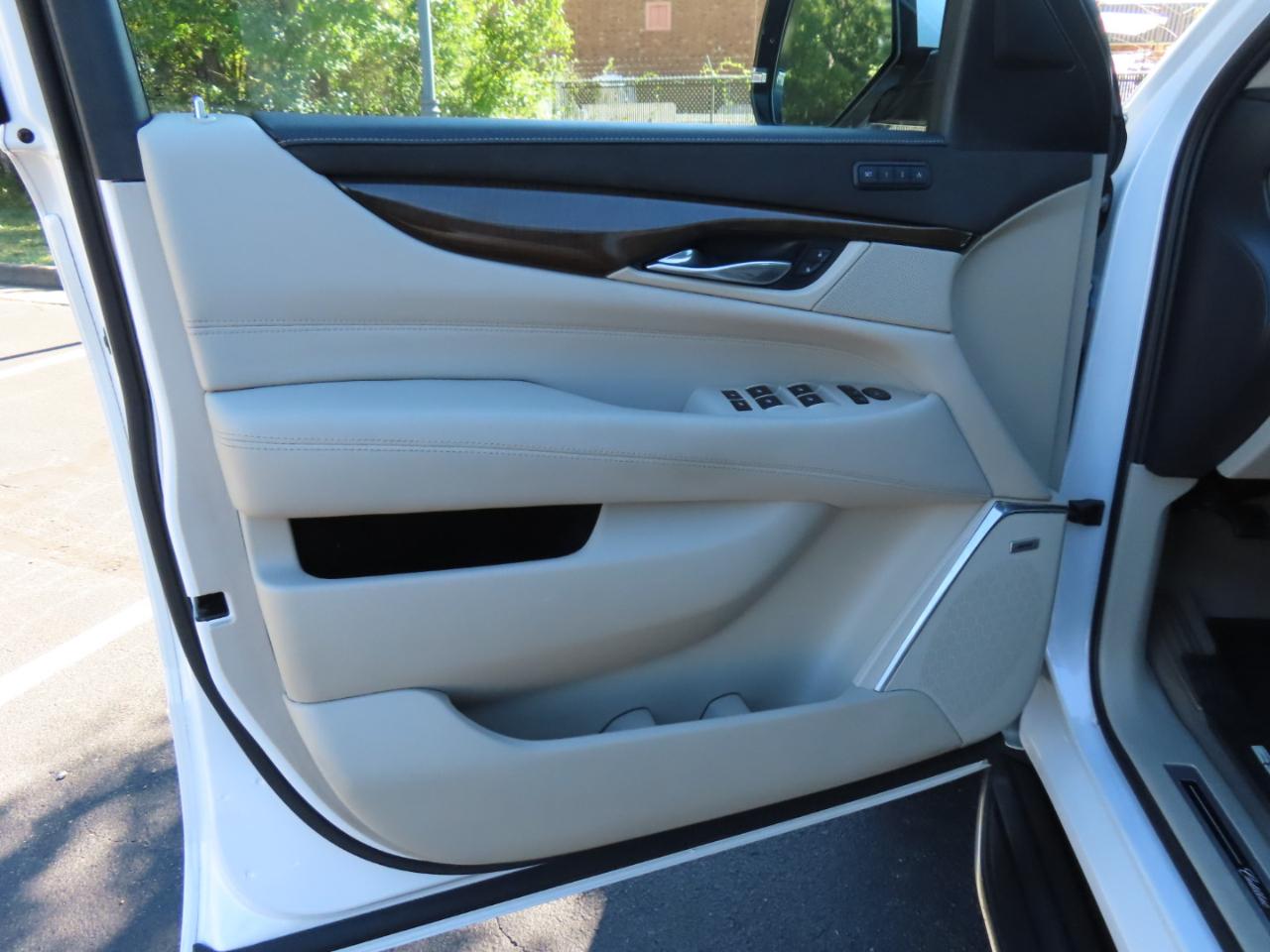Cadillac Escalade ESV Luxury 4WD 2018