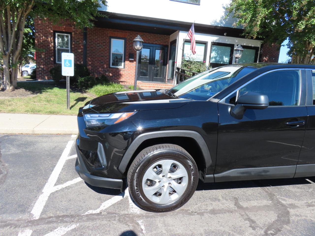 Toyota RAV4 LE AWD 2023