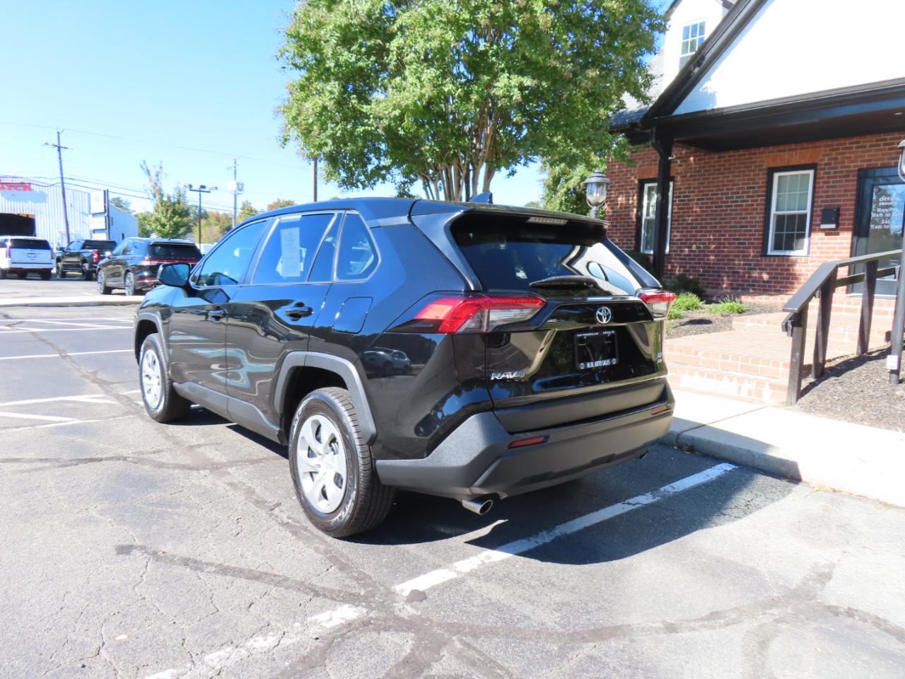 Toyota RAV4 LE AWD 2023