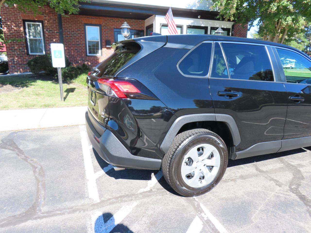 Toyota RAV4 LE AWD 2023