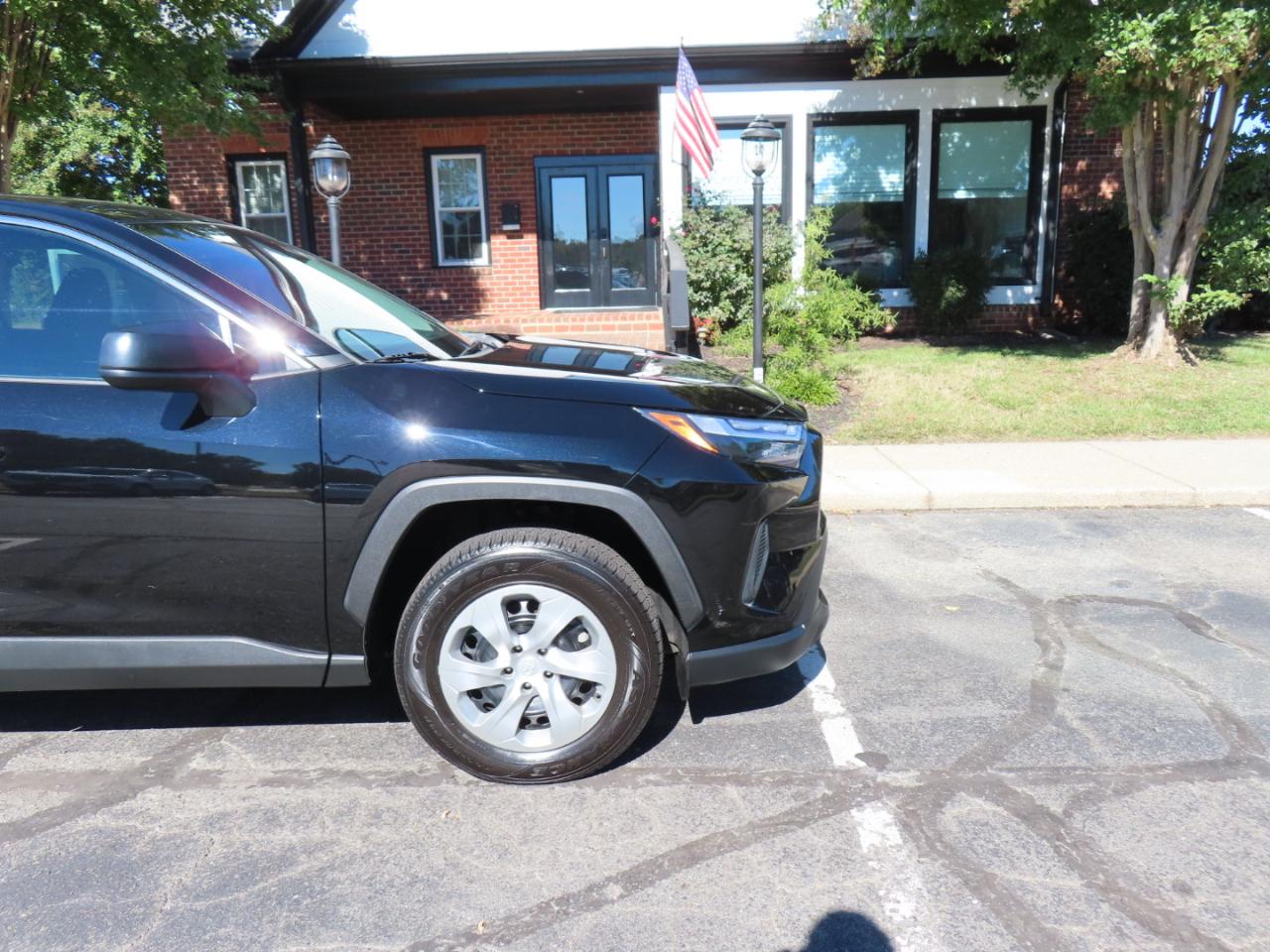 Toyota RAV4 LE AWD 2023