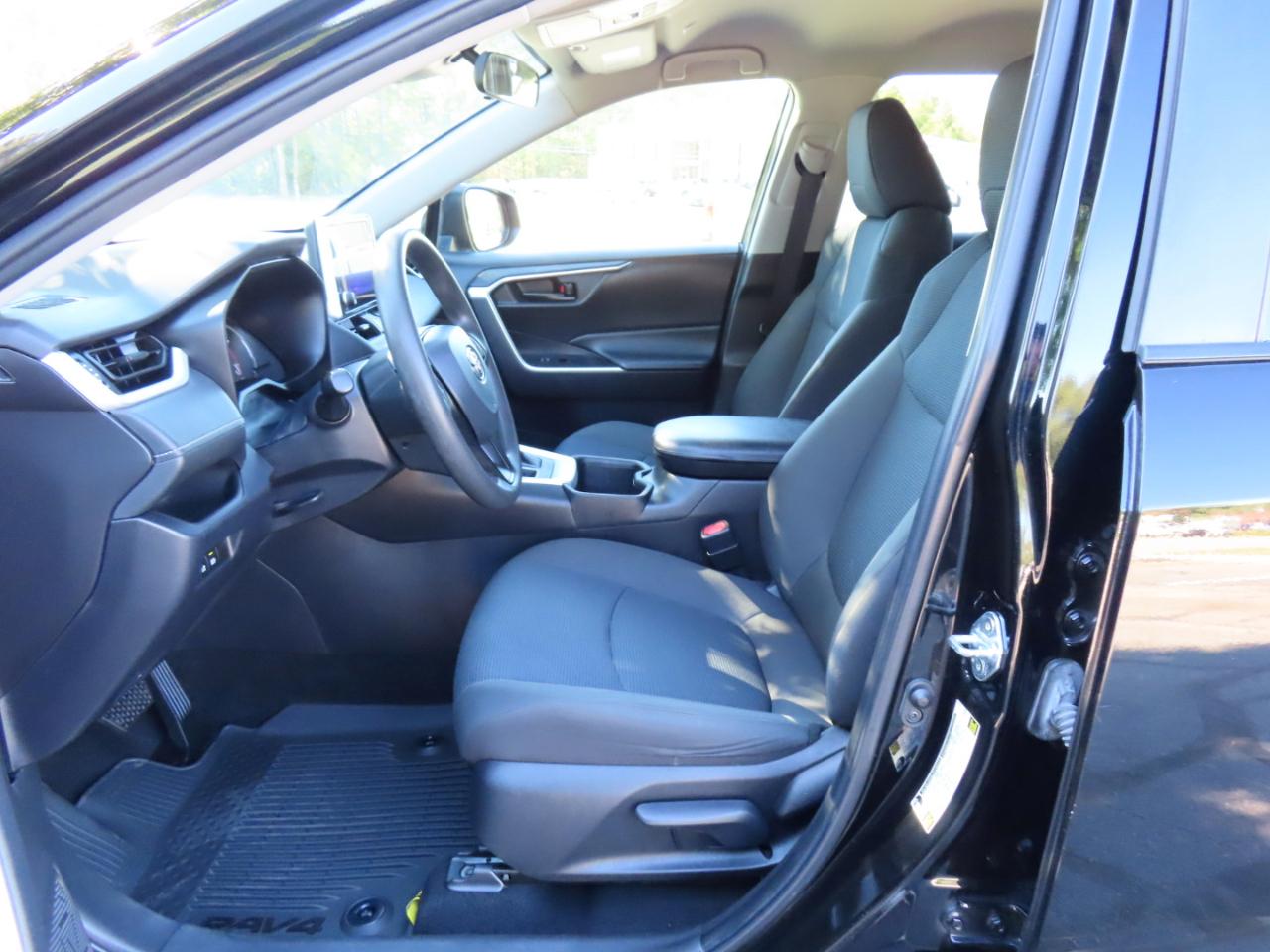 Toyota RAV4 LE AWD 2023