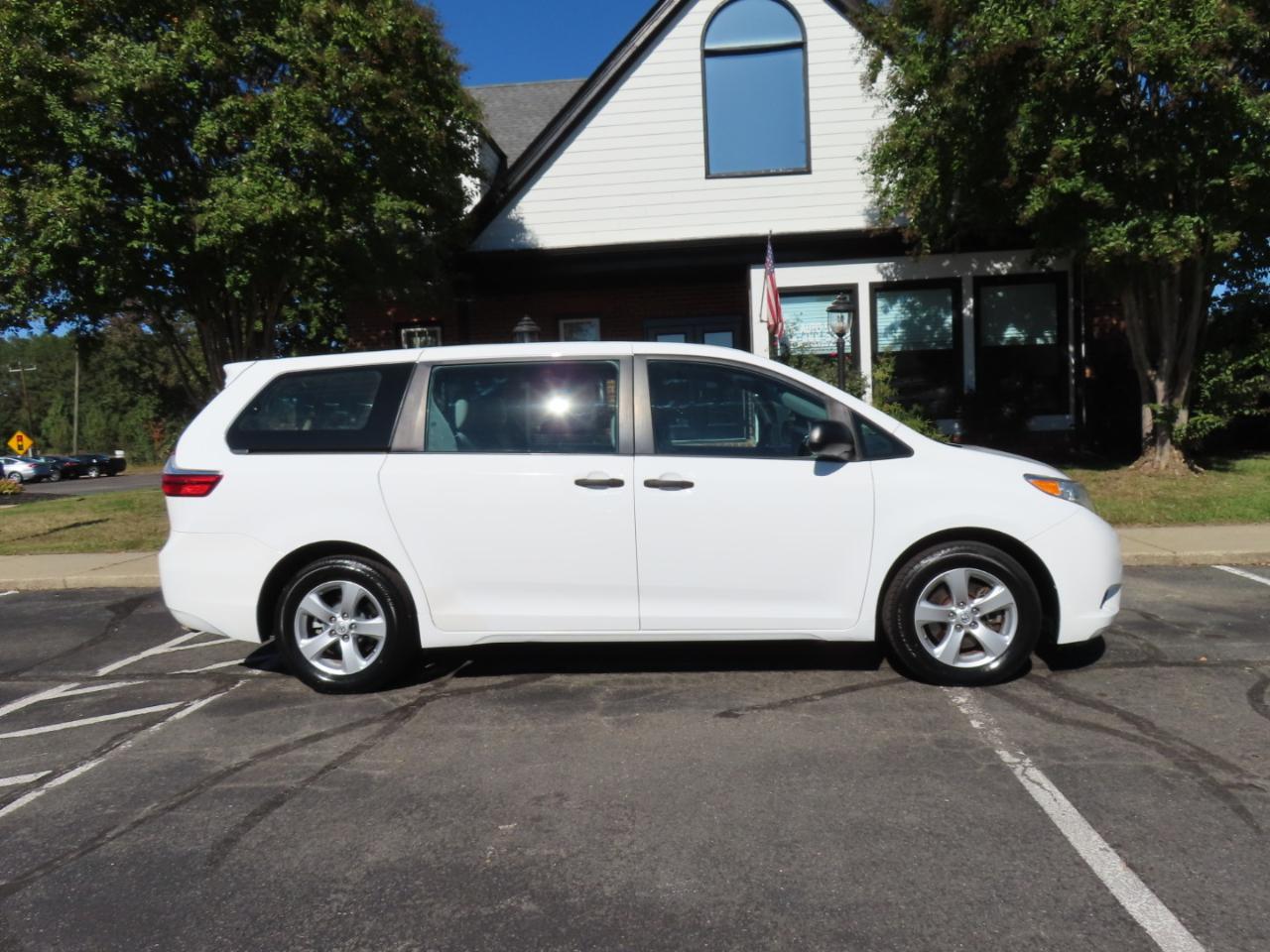 Toyota Sienna L FWD 7-Passenger V6 2015